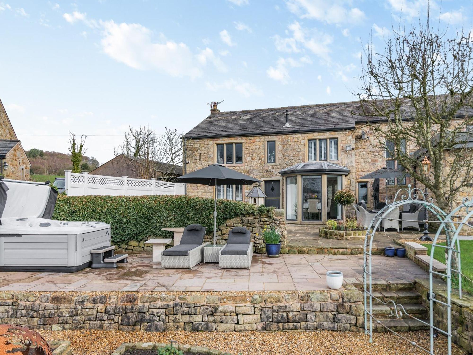Shireburn Cottage Hurst Green  Exterior photo